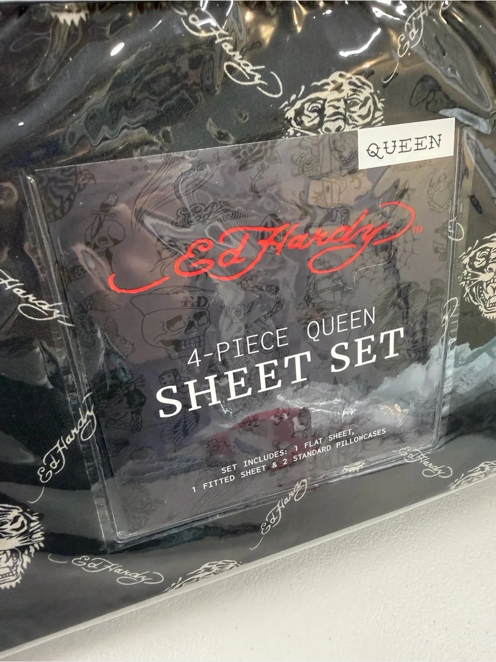 Ed Hardy - 7 Piece Queen Bedding Set Quilt Shams Sheets Pillowcases Tiger Chains